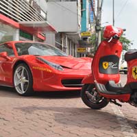 Vespa LX độ phong cách Ferrari độc đáo ở Hà Nội