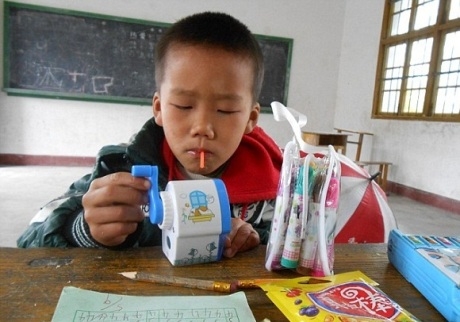 Cậu bé Hu Yang là học sinh duy nhất tại ngôi trường đặc biệt này 