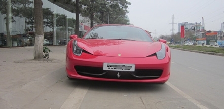 Ferrari 458 Italia Đây là siêu xe tốc độ được khá nhiều đại gia Việt Nam ưa thích. Hiện đã có khoảng hơn 10 chiếc Ferrari 458 Italia tại Việt Nam