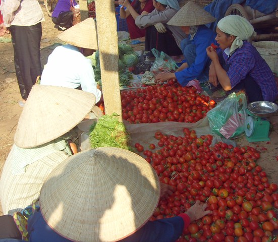Nét chợ quê còn sót lại ở Hà thành