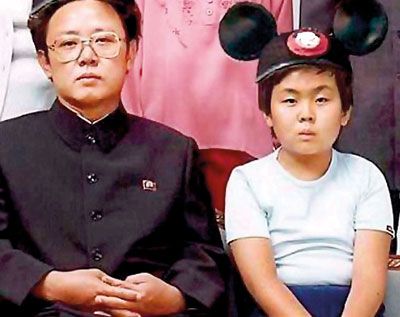Một bức ảnh của Kim Jong-un và người cha quá cố Kim Jong-il.