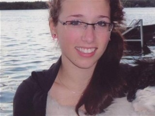 Ảnh của Rehtaeh Parsons trên trang Facebook được lập ra để tưởng nhớ về cô bé.Ảnh chụp màn hình Facebook