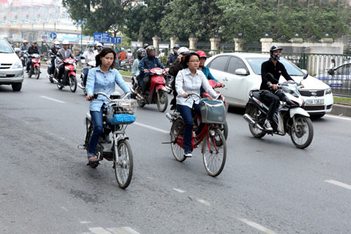 Đề xuất đi xe đạp giảm ùn tắc giao thông (Ảnh minh họa)