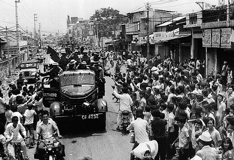 Ngày 30/4/1975, người dân Sài Gòn n