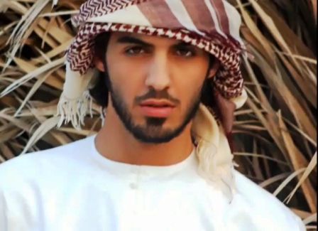 Omar Borkan al-Gala nói chuyện trên kênh truyền hình