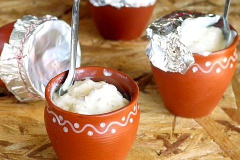 Vượt lên các món kem thông thường, Kulfi - một loại kem đặc biệt của Ấn Độ được lựa chọn vào danh sách. Món kem truyền thống Ấn Độ này có đậm vị kem sữa hơn, thơm dịu khác biệt với hương hoa hồng và xoài. Người ta phục vụ Kulfi trong những chiếc 'matkas' (niêu đất nhỏ) để cách nhiệt giữ kem lạnh lâu hơn.