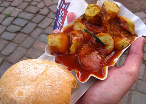 Đây là món ăn truyền thống phổ biến và đặc trưng nhất tại Berlin. Trong tiếng Đức Wurst nghĩa là xúc xích. Tại Berlin, currywurst luôn có mặt trong thực đơn của các nhà hàng, nó nổi tiếng đến mức tại Berlin có một viện bảo tàng 