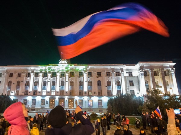 Pháo hoa chào đón sự kiện Crimea và thành phố Sevastopol sáp nhập vào Liên bang Nga. (Nguồn: AFP/TTXVN)