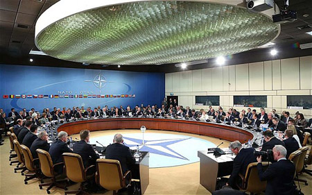  Các ngoại trưởng NATO họp tại Brussels để thảo luận về việc đưa quân đồn trú thường trực tại Ba Lan và các nước Baltic. Nguồn ảnh; Telegraph.
