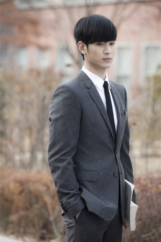 Kim Soo Hyun sẽ rời khỏi Việt Nam sang Hong Kong ngay trong tối 22.4 để tiếp tục lịch trình vòng quanh Châu Á của mình.