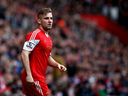  Luke Shaw hướng ánh mắt của mình tới M.U