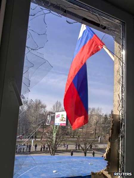 Cờ Nga đã được nhìn thấy tại một tòa nhà ở Luhansk.