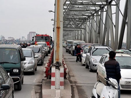 Hà Nội cấm taxi qua cầu Chương Dương giờ cao điểm từ 7.4.