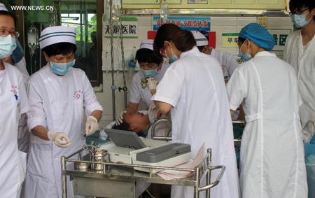 Thủ tướng Lý Khắc Cường đã yêu cầu lực lượng cứu hộ và các nhân viên y tế ở tỉnh Hải Nam phải cung cấp sự hỗ trợ tốt nhất cho 30 học sinh và 2 giáo viên bị thương trong vụ tai nạn đau lòng trên. 