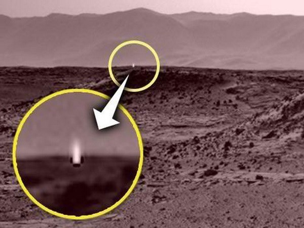 Đốm sáng bí ẩn được phát hiện trên sao Hỏa. (Nguồn: NASA)