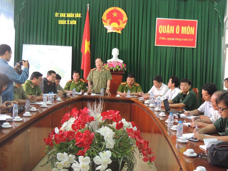 Đại tá Nguyễn Minh Kha, Giám đốc Công an TP Cần Thơ phát biểu với báo chí về vụ Trung sĩ Cảnh sát cơ động xả súng loạn xạ