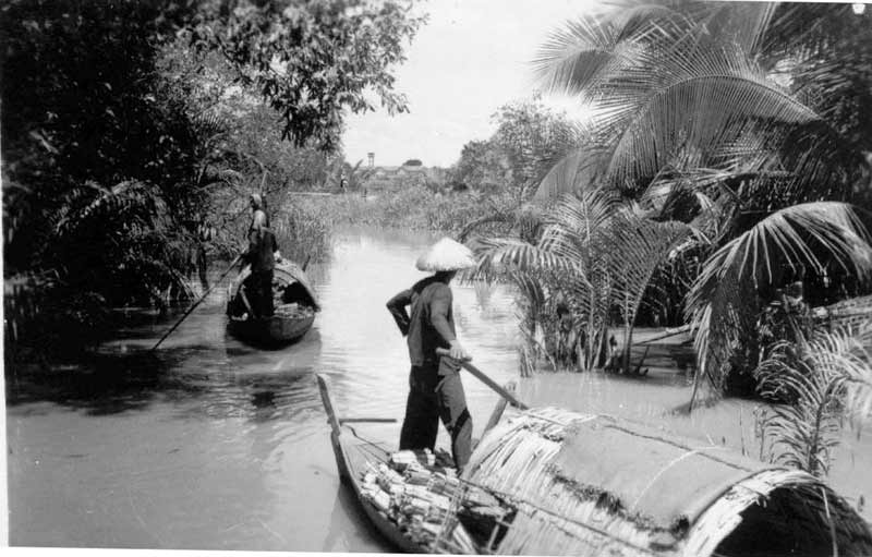 Áo bà ba ảnh chụp năm 1949 (sưu tầm)