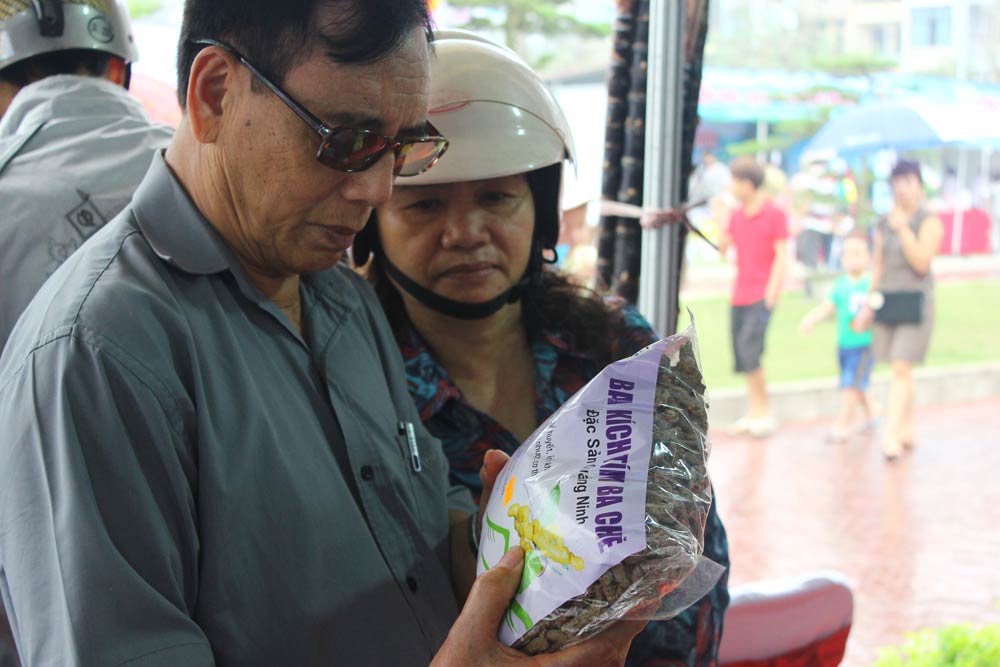 Ba kích tím Ba Chẽ được các quý ông đưa vào tầm ngắm. 