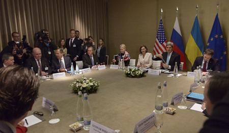 Đại diện 4 bên bao gồm Nga, Mỹ, Liên minh châu Âu, chính quyền Ukraine họp tại Geneva ngày 17.4.