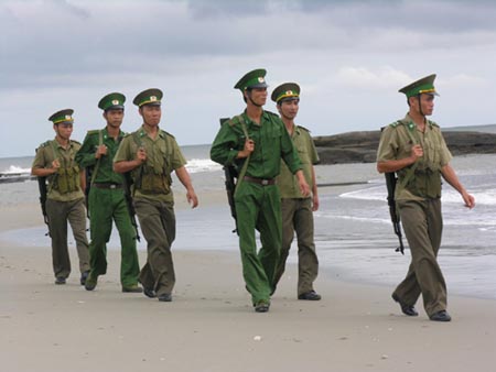 Bộ đội biên phòng đồn biên phòng Trà Cổ (Quảng Ninh) tuần tra giữ vững an ninh vùng biển. Ảnh: VOV