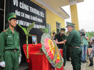 Lễ viếng  đồng chí Trung tá QNCN Nguyễn Minh Đãi.