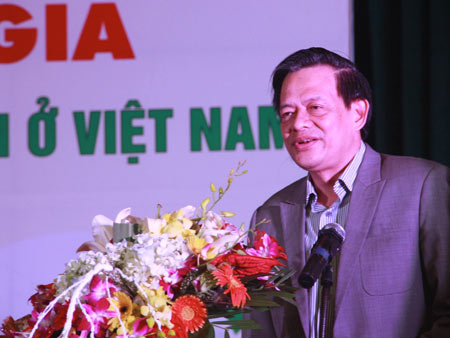 TS Phan Huy Thông phát biểu khai mạc hội thảo. 