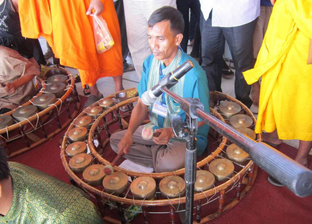  Dàn nhạc ngũ âm biễu diễn tại Festival đua ghe ngo đồng bào Khmer ĐBSCL – Sóc Trăng lần thứ 1 năm 2013.