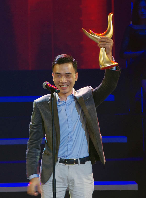 Nhạc sĩ Đỗ Bảo nhận giải Nhạc sĩ của năm