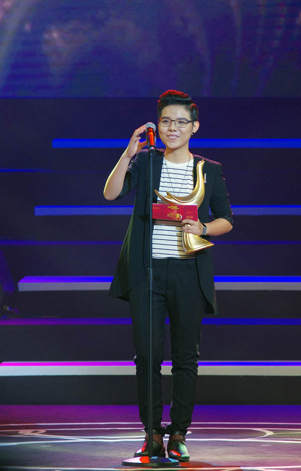 Ca sĩ Cát Tường nhận giải thưởng nghệ sĩ mới của năm