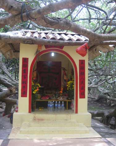 Miếu thờ Thượng Động Cố Hỉ vô khuôn viên Giàn Gừa ở Tp. Cần Thơ 