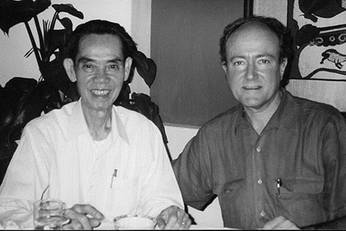 Tướng tình báo Phạm Xuân Ẩn và Giáo sư Larry Berman, người viết Điệp viên Hoàn hảo X6 - nguồn: Tư liệu cá nhân Larry Berman.  (Nguồn: ĐSPL)