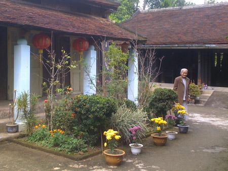 Bà Phạm Thị Túy không dám nhận 105 triệu đồng tiền hỗ trợ trùng tu ngôi nhà vườn của mình vì số tiền này quá nhỏ giọt.