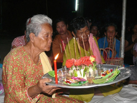  Bái chư thiên, cầu cho mưa thuận gió hòa, mùa màng bội thu.