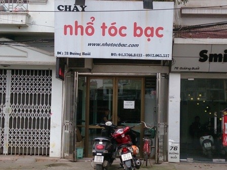 Chi phí nhổ tóc bạc rẻ nhất đã là 30.000 đồng/giờ, đắt nhất là 60 nghìn/giờ.