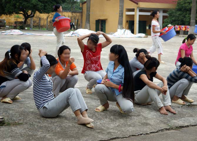 Các cô gái tại Trung tâm Chữa bệnh giáo dục lao động xã hội số II trong giờ sinh hoạt. Ảnh Thanh Niên