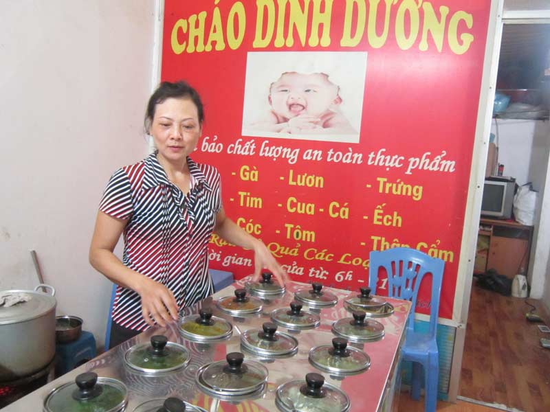 Quán cháo của chị Đinh Thị Bích Hồng.