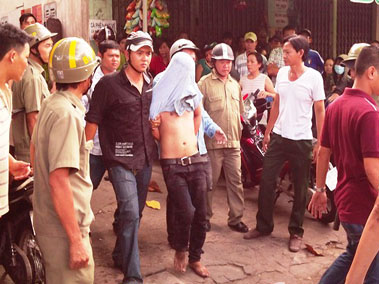 Ngô Quang Tuấn bị cảnh sát bắt giữ sao 30 phút bao vây nghẹt thở 