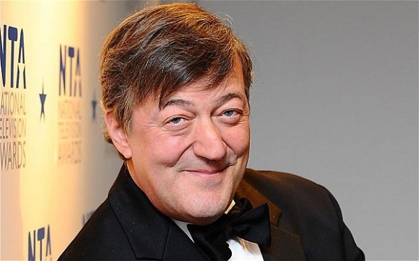 Danh hài Stephen Fry là một trong những người đầu tiên lên tiếng chia buồn cùng gia đình Bob Hoskins.