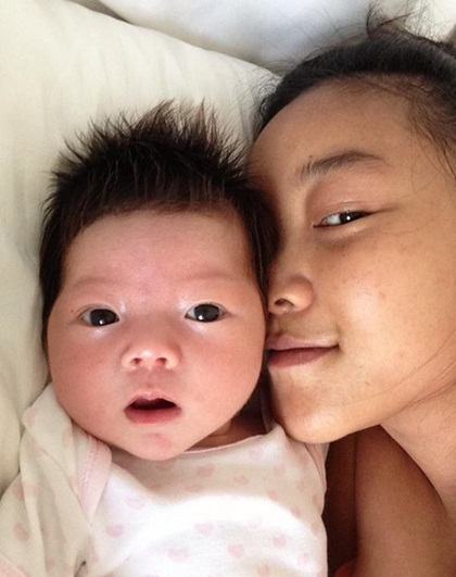 Đoan Trang và con gái.