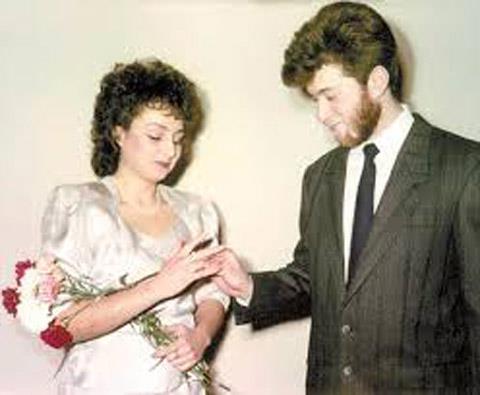 Abramovich trong đám cưới đầu tiên với Olga 