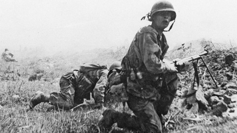 Lính Pháp tác chiến tại Điện Biên (ảnh: AP)