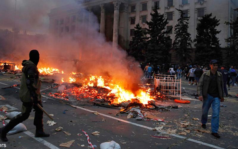 Cảnh tượng kinh hoàng trong vụ phóng hỏa chết người ở tòa Nhà Công Đoàn thành phố Odessa ngày 2.5.