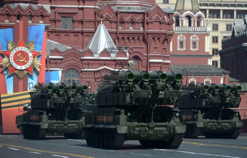 Hệ thống tên lửa phòng không BUK-M2U của Nga trưng diễn trong lễ kỷ niệm. 