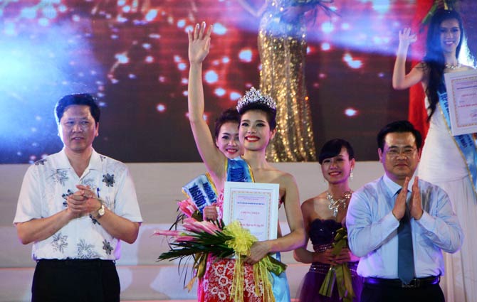 Đỗ Thị Huệ đoạt vương miện người đẹp Hạ Long 2014 