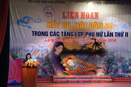 Đồng chí Đặng Thị Kiều Vân, Chủ tịch Hội Liên hiệp Phụ nữ tỉnh  phát biểu khai mạc Liên hoan (Nguồn ảnh: TTĐTLS)