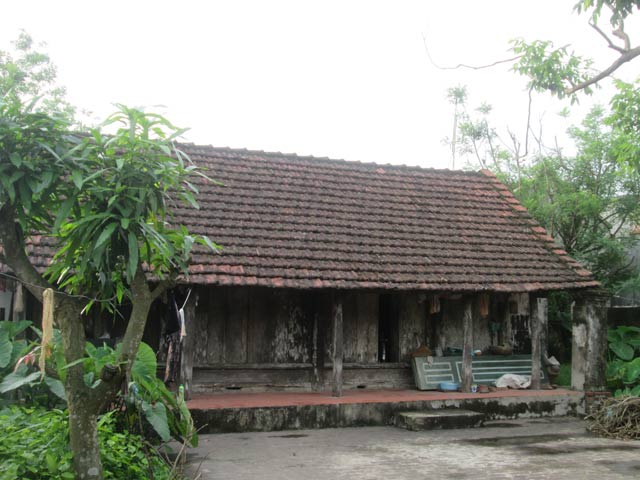 Một trong những ngôi nhà cổ của làng vẫn còn được lưu giữ