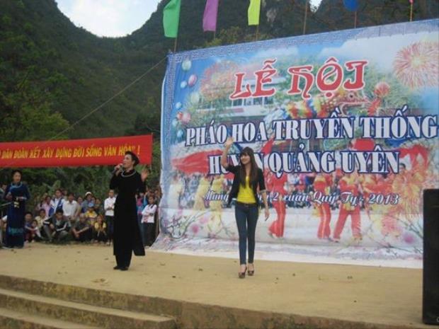 Hoa hậu các dân tộc Việt Nam 2011 Triệu Thị Hà bị đánh giá chọn trang phục không phù hợp trong một sự kiện ở quê hương.