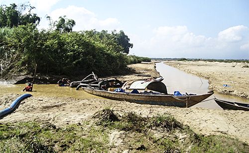 tình hình thiếu nước trầm trọng tại các tỉnh duyên hải miền Trung, đặc biệt là hạ lưu hệ thống sông Vu Gia-Thu Bồn (Nguồn ảnh: CAND)