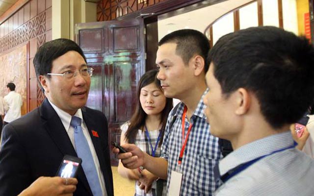 Phó Thủ tướng Phạm Bình Minh trả lời báo giới  chiều 20.5. 