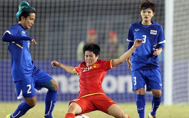 Đội tuyển bóng đá nữ Việt Nam (giữa) quyết vượt qua Thái Lan để đoạt vé dự World Cup.